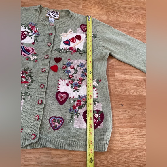 Women’s size small, embroidered, Valentine’s Day sweater, sage green - Picture 4 of 10